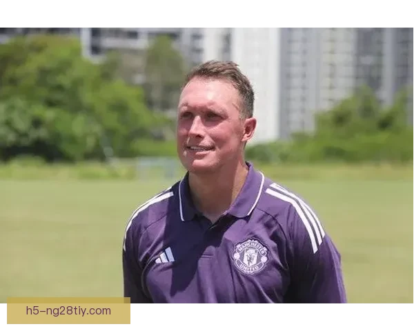 菲尔琼斯称阿森纳双星曼联软弱