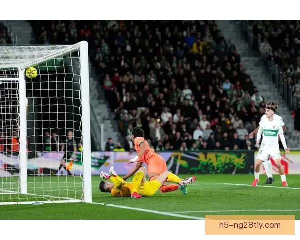 巴萨本季26次中框成双倍尴尬